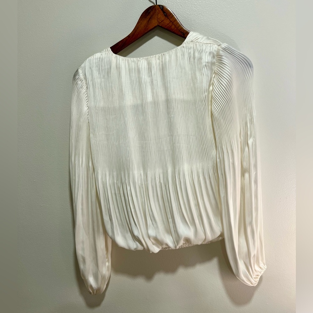 NWT ASTR - Wrap Front Blouse Pleated Satin Ivory‎ Long Sleeve Size XS - Picture 3 of 9